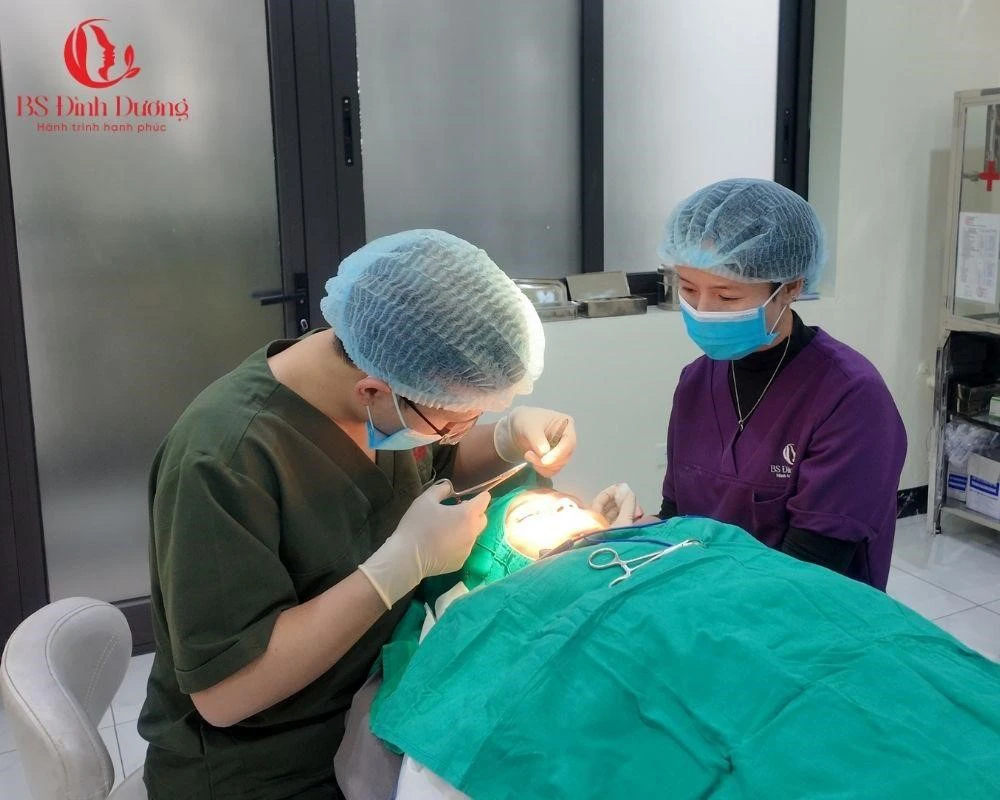 Quy Trình Cấy Mỡ Mắt Tại Thẩm Mỹ Viện Bác Sĩ Đình Dương
